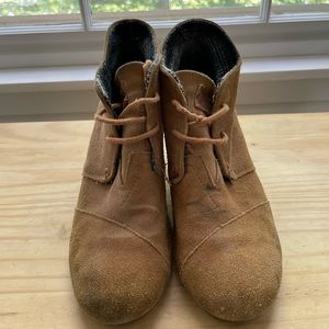 Toms camel color suede desert wedge bootie!